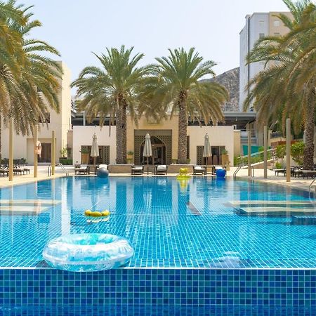 Sheraton Oman Hotel Muscat Eksteriør billede The swimming pool at the Jumeirah Beach Hotel