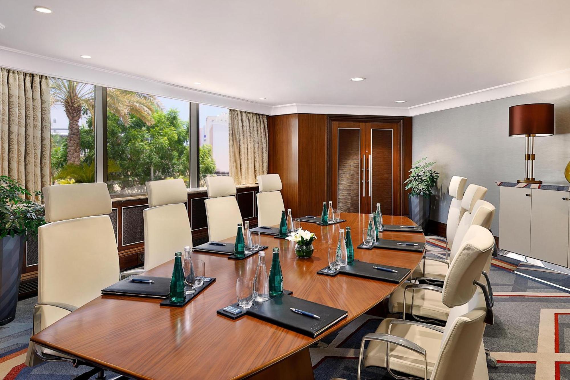 Sheraton Oman Hotel Muscat Eksteriør billede Meeting room