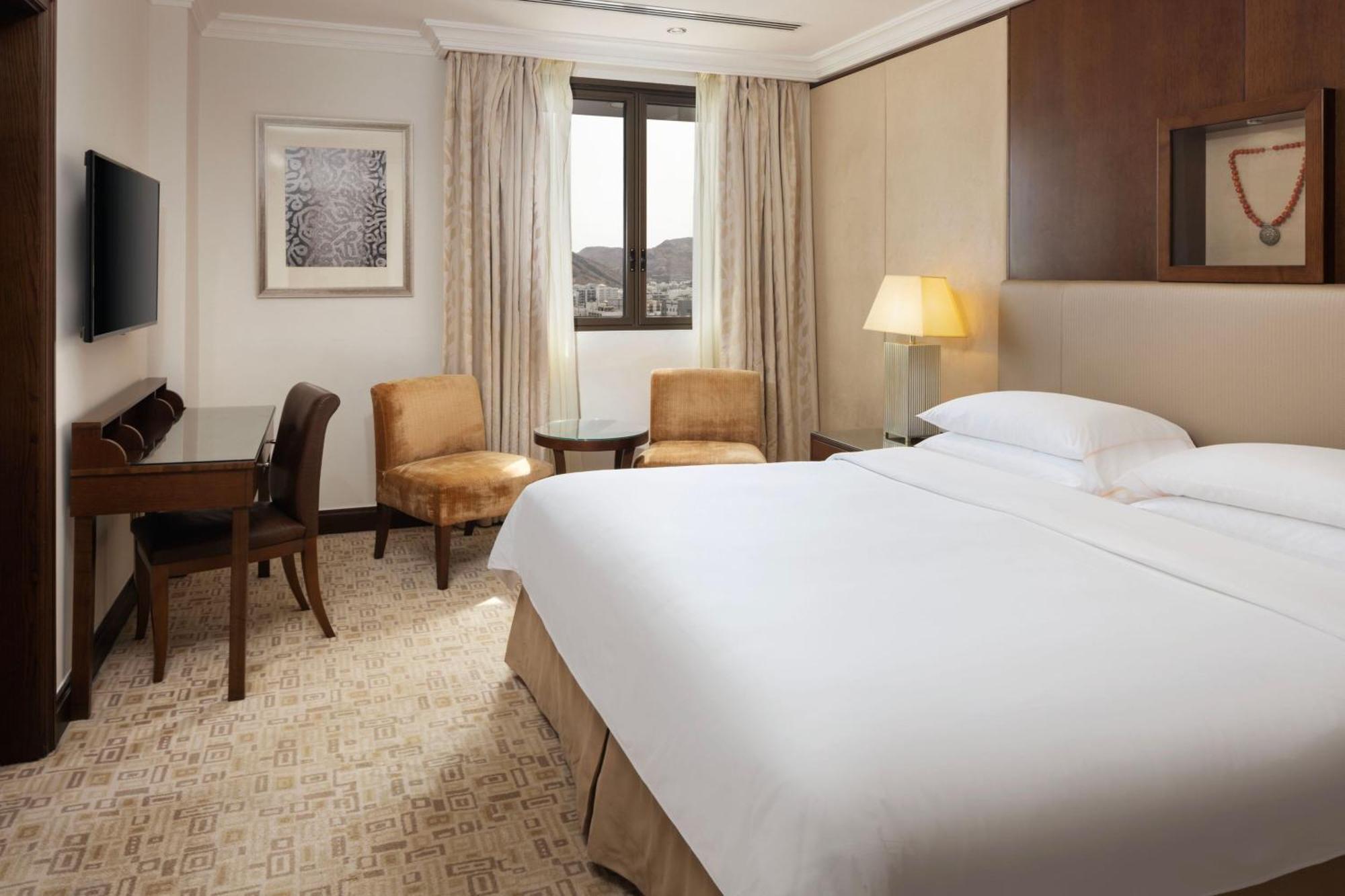 Sheraton Oman Hotel Muscat Eksteriør billede A room at the Hilton London Heathrow