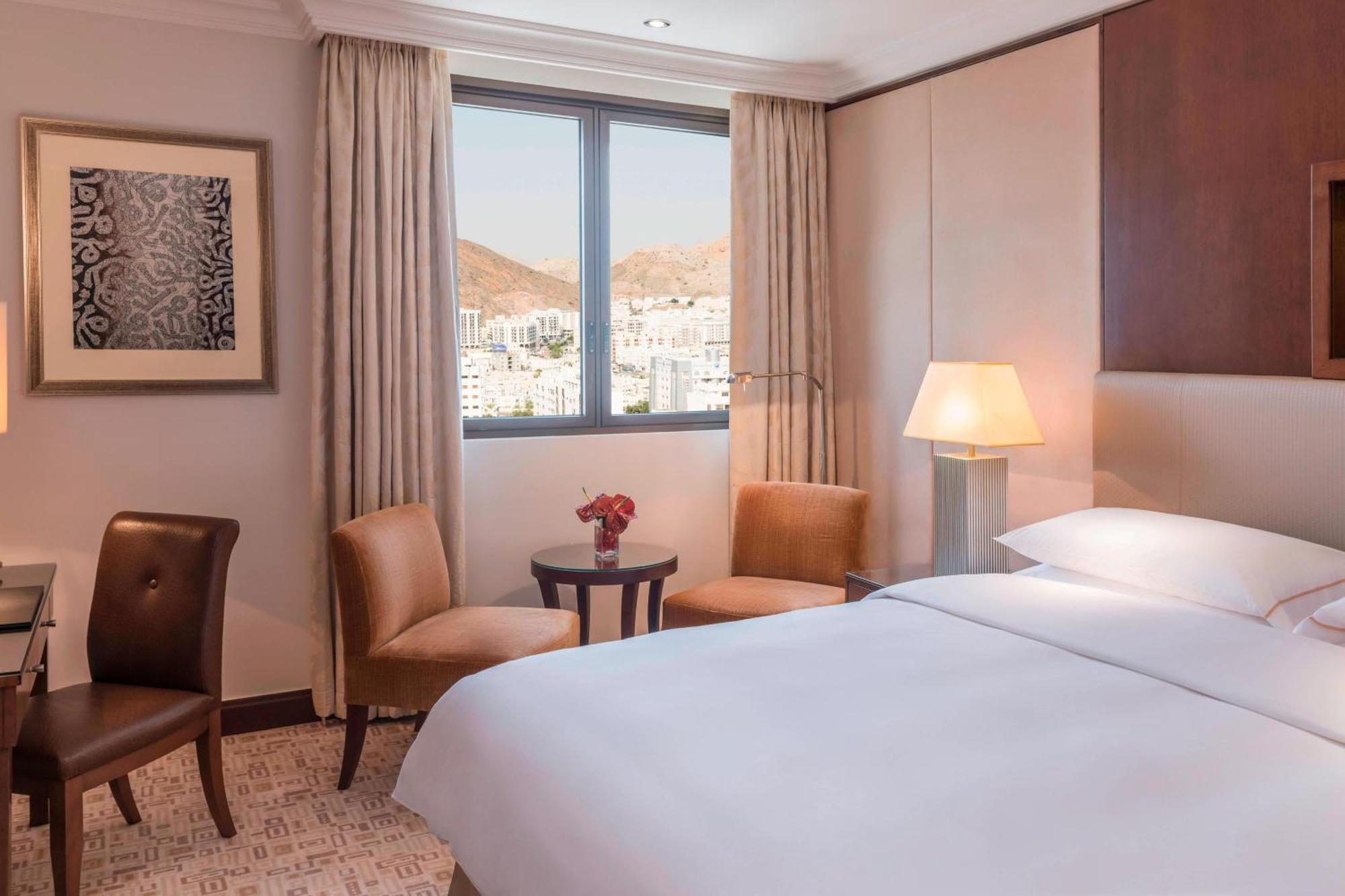 Sheraton Oman Hotel Muscat Eksteriør billede Deluxe room