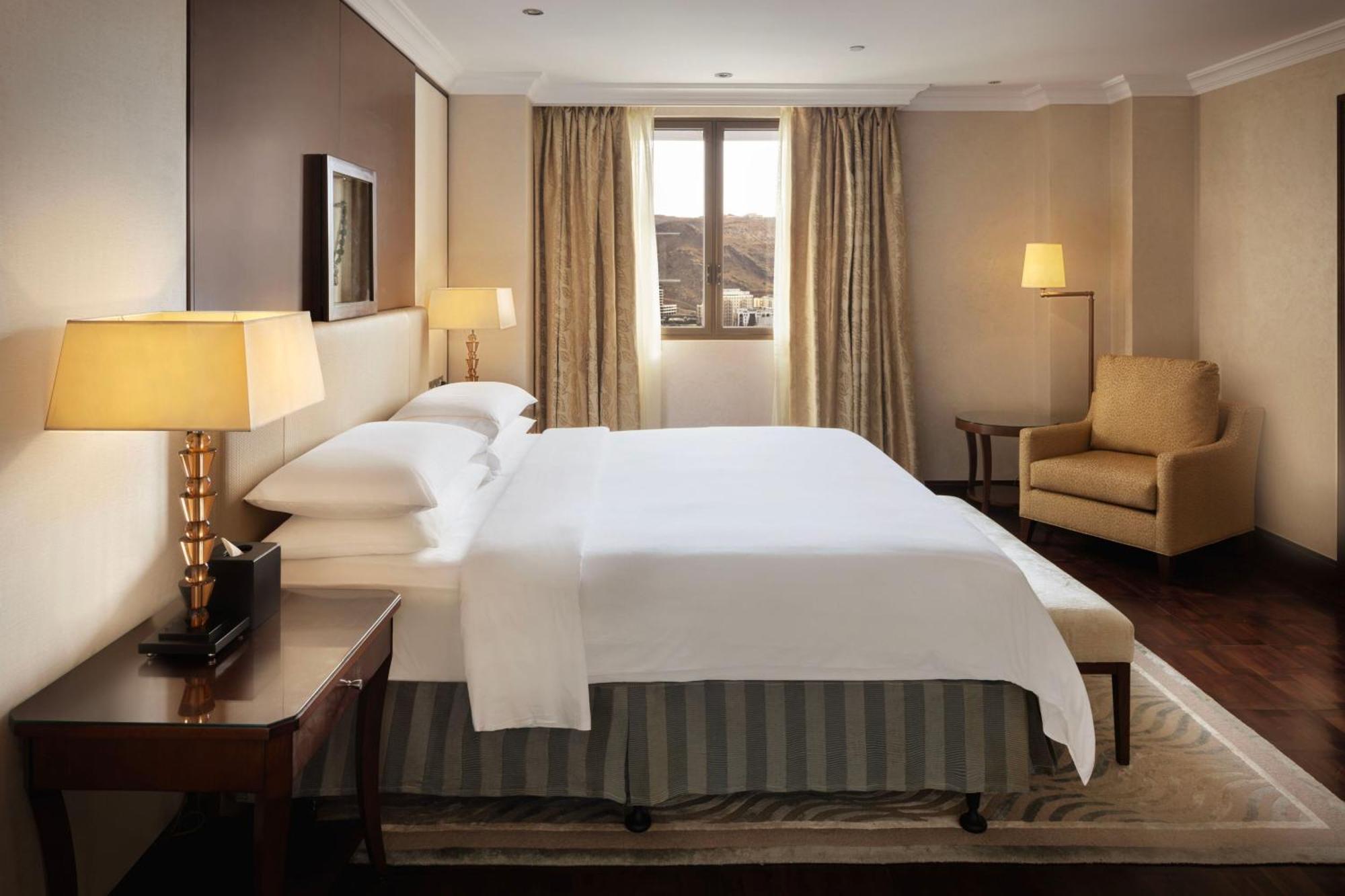 Sheraton Oman Hotel Muscat Eksteriør billede A bedroom at the hotel
